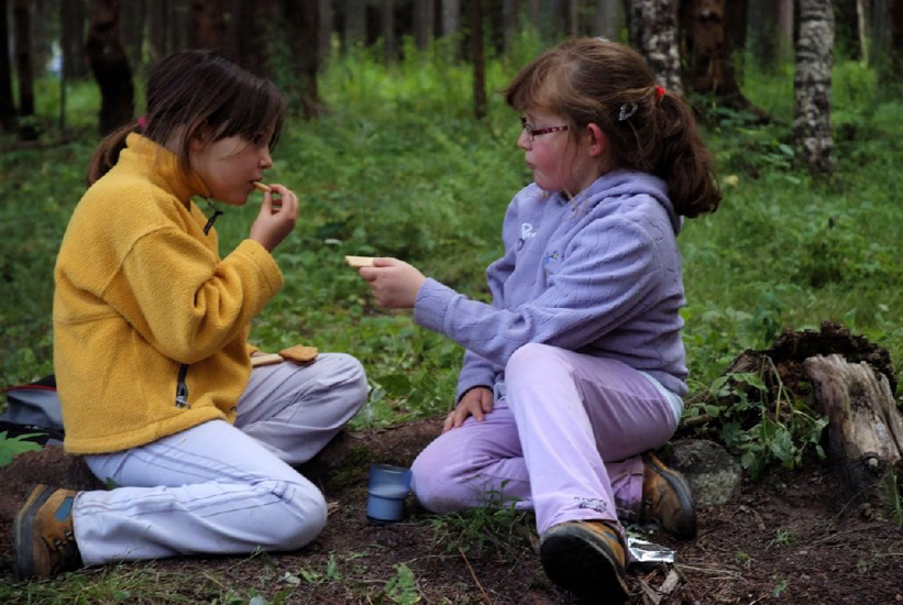 L’heure du goûter ! «J’t’échange un Paille d’or contre un  Pépito !? » (Eva et Angélique)