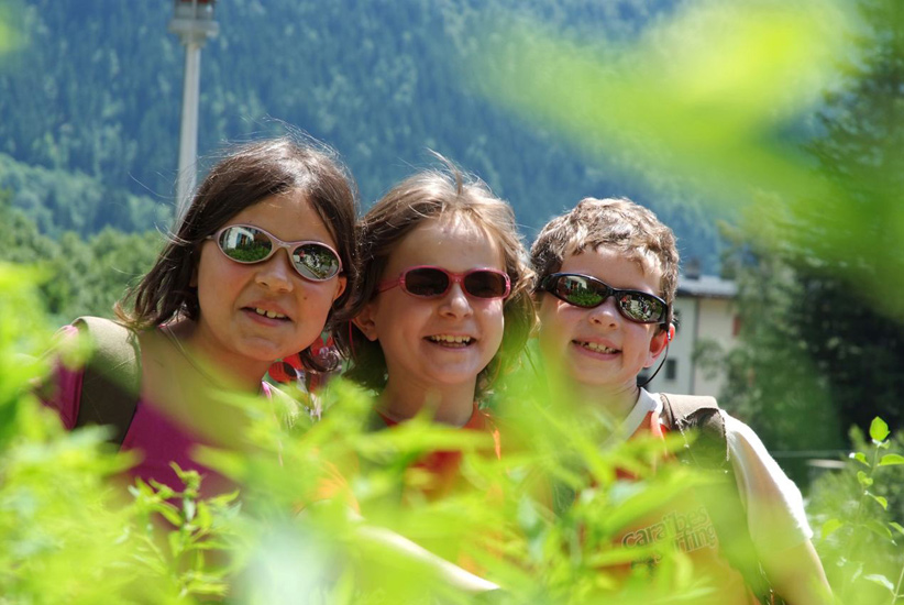 Amis de la verdure, soyez les bienvenus ! (Alice, Maya et Léo).