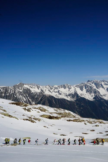 Nous nous élançons avec sérénité et concentration dans l’immensité neigeuse…