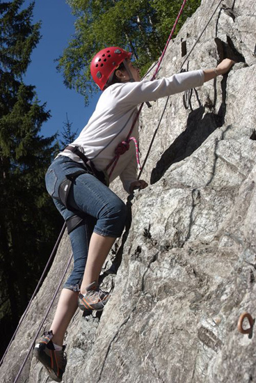 Très à l’aise sur la paroi, Sarah va s’éclater !