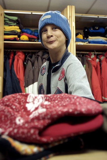 Quand Matthias veut qu’il fasse beau temps, il enfile un bonnet bleu comme le ciel !