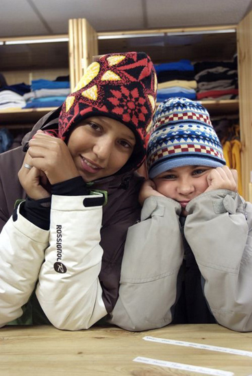 Equipons-nous bien comme il faut pour aller haut ! (Nawel et Laurena)