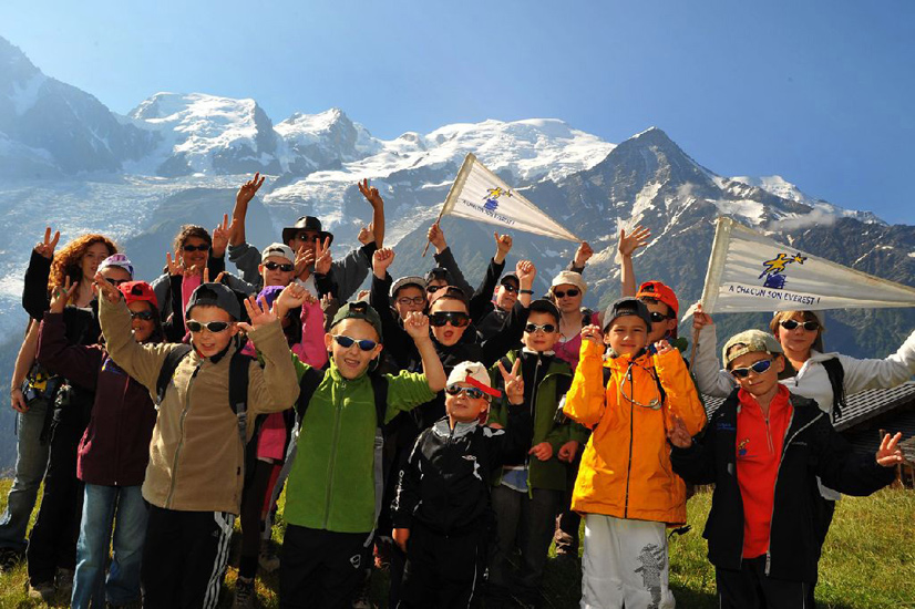 Photo du groupe avec le Mont-Blanc derrière.