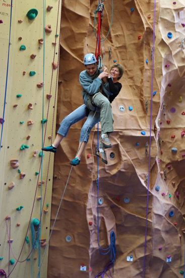 Valentin ne descend jamais seul en rappel, il préfère une belle compagnie !