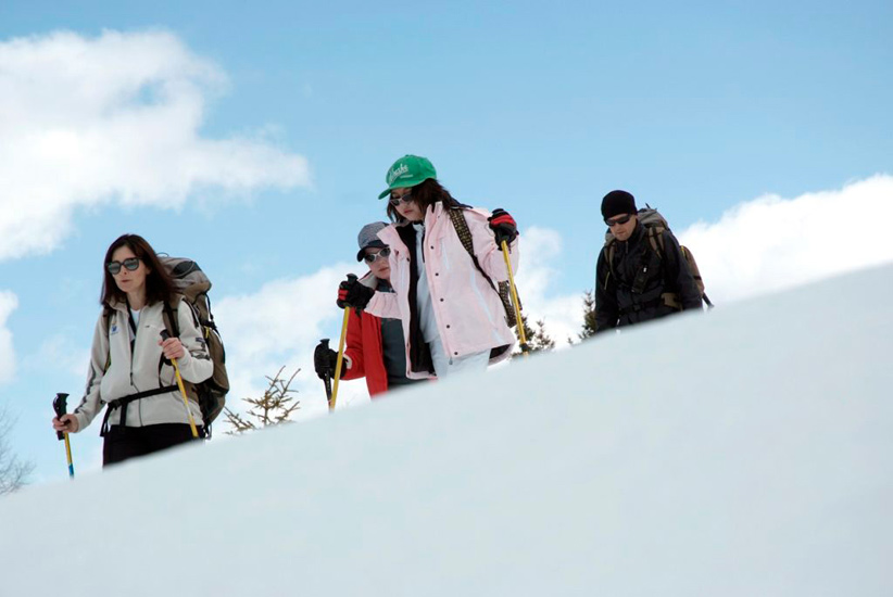 On s’enfonce à ce point-là dans la neige ou c’est une illusion d’optique ? (Mathilda et Jean)