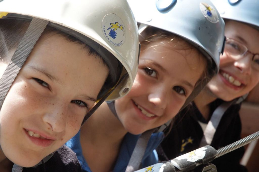 Corentin, Emma et Maxime attendant leur tour sur la plateforme de départ