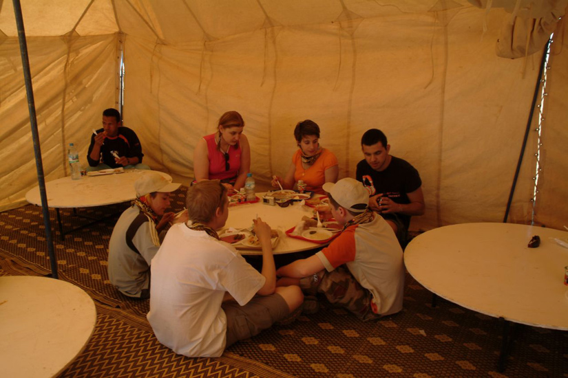 déjeuner sous les tentes