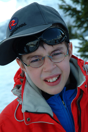 Théo, représentant en lunettes et champion de la rando en raquettes !