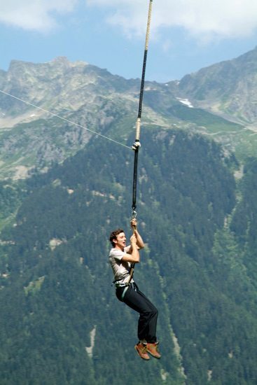 Quand il y a des singes et une forêt, forcément Tarzan est dans les parages !