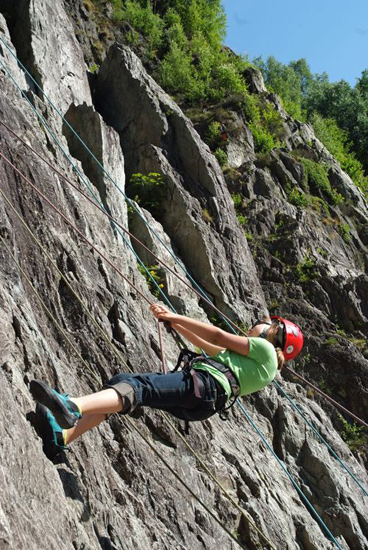 Et oui, c’est un scoop : Sibille sait marcher sur les murs !