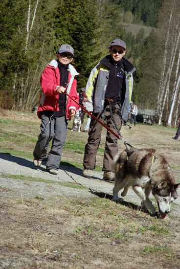 Alexandre est plutôt laisse, Théo opte pour le baudrier, chacun son truc pour se promener !