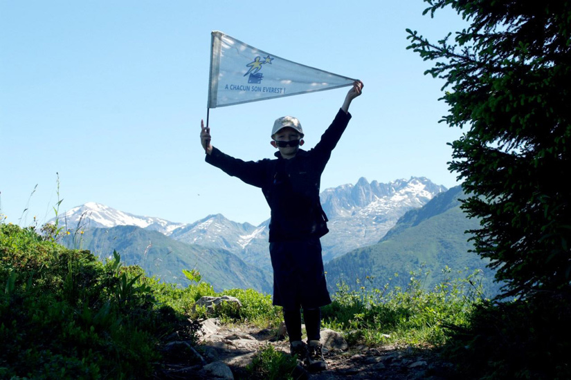Je vous présente en avant première les couleurs du fanion que nous planterons tous ensemble en haut de nôtre Everest !
