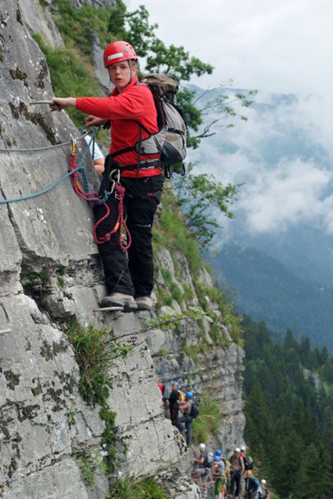 C’est marrant ! Je suis comme attiré par mon sommet, je n’ai plus le vertige ni peur de rien, c’est trop cool !