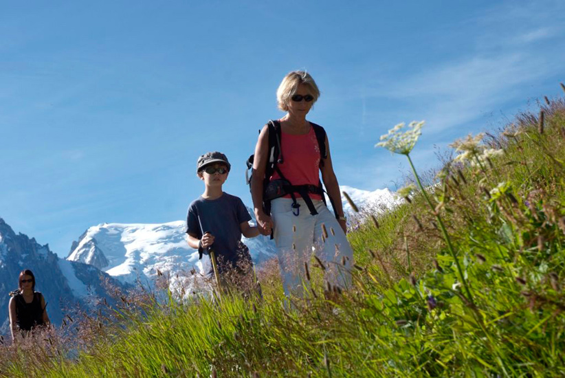 A la recherche des jolies fleurs des montagnes, Louis et Christine ouvrent l’œil !