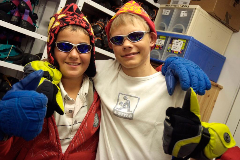 Il ne vous manque plus que votre veste, et en avant pour l’Everest ! (Benjamin et Kamil)