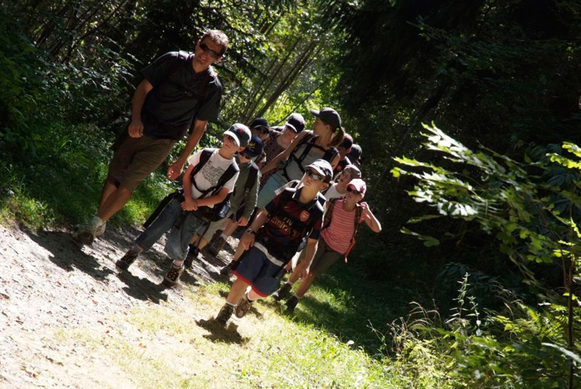 Pénétrons dans le bois du Bouchet ! C’est ici que démarre véritablement notre longue marche…