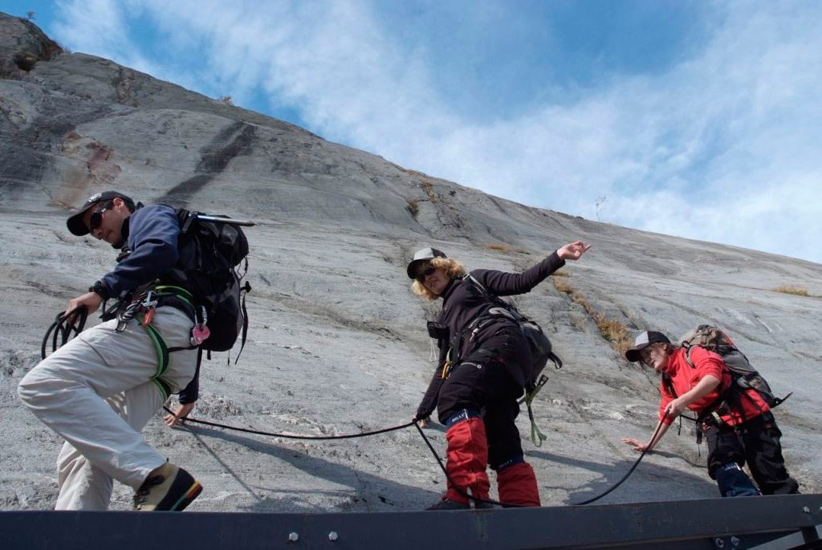 Parcours acrobatique avant d’atteindre le bord du glacier ! (Laura et Camille)