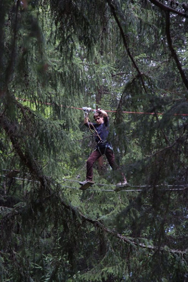 Corentin en pleine forêt, à la cime des arbres.
