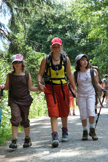 Quel plaisir de se promener entre filles au grand air, pas vrai Maëva et Mathilda ?