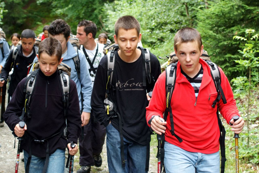 On attaque directement par une montée de 3éme catégorie et c’est l’équipe des garçons qui est en tête !