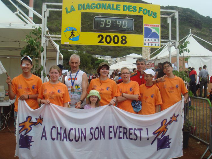 Nos 6 champions entourent Thierry