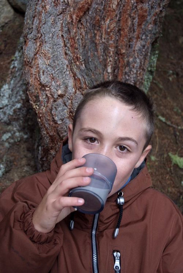 Pourtant, avec la couleur de son blouson, il passerait presque inaperçu dans la nature Théo !