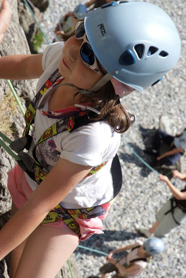Et c’est au tour d’Adeline de s’élancer sur les parois, elle est décidée à aller haut !