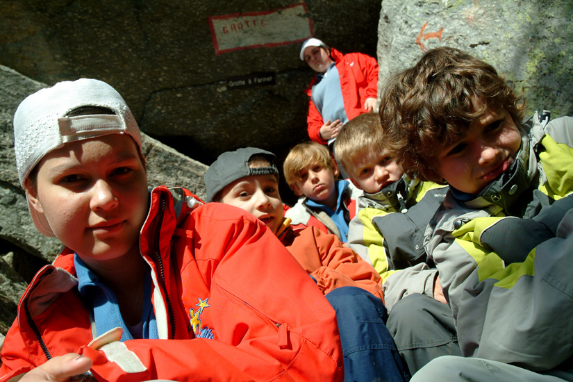 Quelle file d’attente pour aller voir la cascade ! (Naomi, Maxance, Dimitri, Florian, Johan et Estelle).