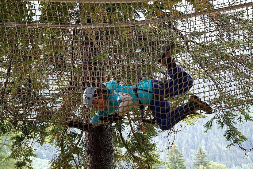 Toile de chute ! Lucas, désarticulé…