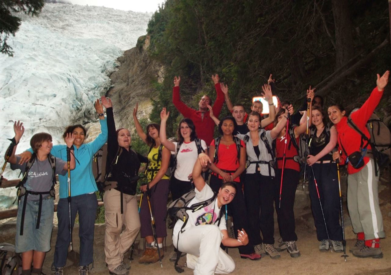 Au bout de la langue du glacier, nous nous réunissons pour profiter du spectacle grandiose !