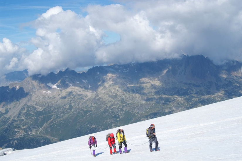 Nous frôlons les nuages et nous acclimatons tout doucement ! La haute altitude, ça plombe !