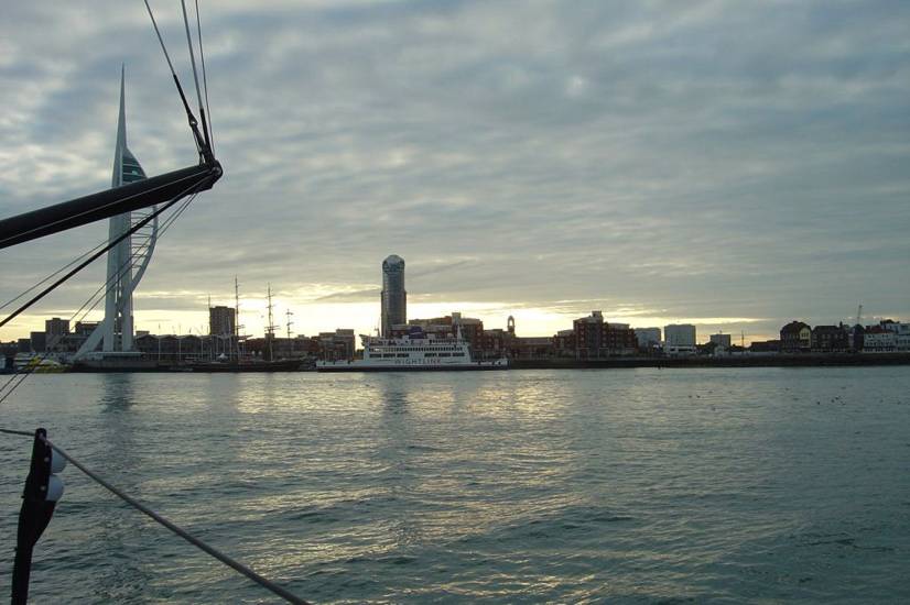 Le levé du soleil sur Portsmouth.