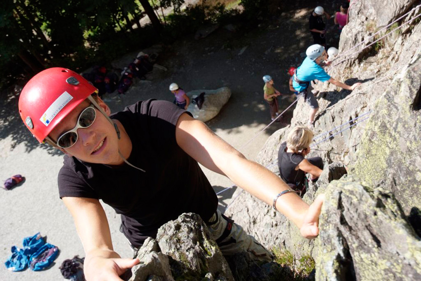 Il va tellement haut Thibaut que tout Chamonix va remarquer son casque rouge dans les montagnes !