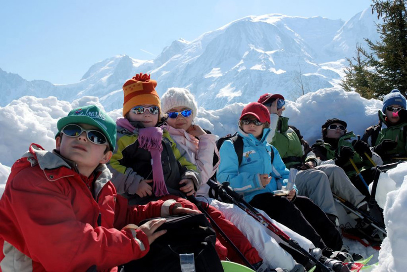 Une petite pause sur la terrasse glacée, elle est belle la vie ! (Simon, Aliénor, Leslie, Louis, Cassie Mary et Quentin)