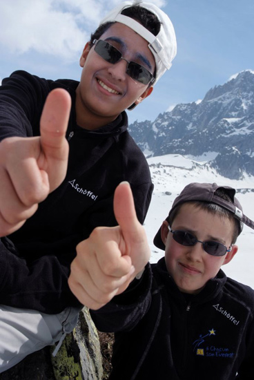 Ils sont d’accord Hamza et Théo : les raquettes, c’est top !