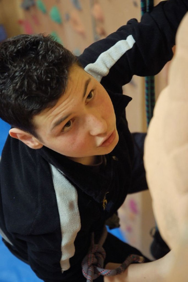 Mickael, tout en concentration, et en pleine ascension.