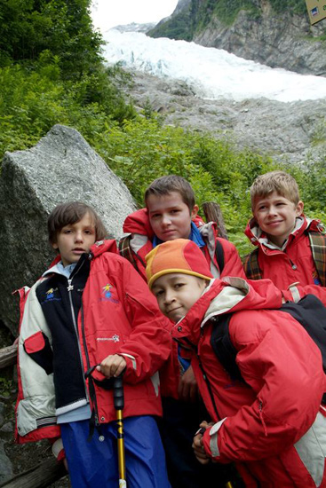 Et enfin nous voici arrivés près du glacier, bravo les gars ! (Toussaint, Anthony, Grégory et Zinédine).