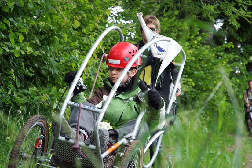 Sans son casque rouge, Loïc serait presque invisible dans la nature !