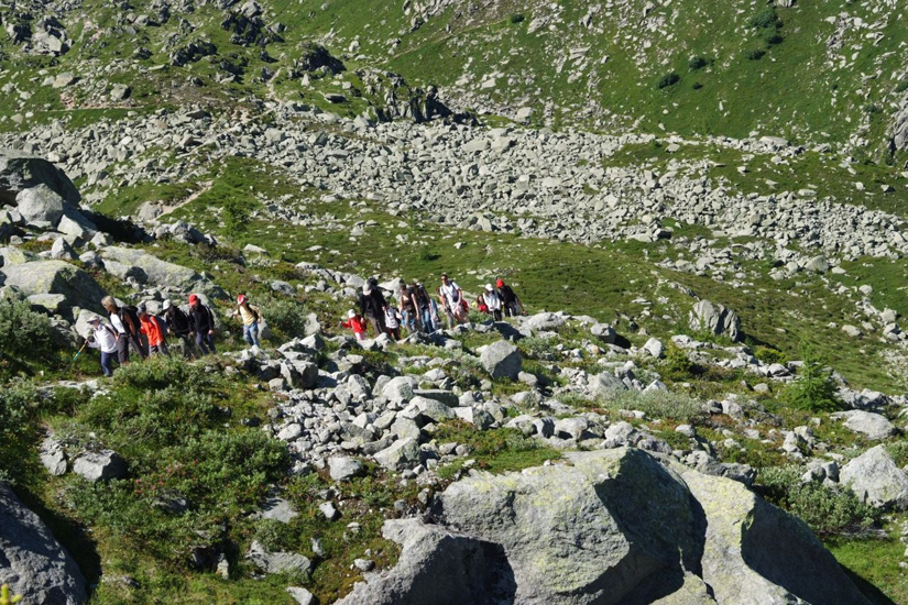C’est reparti ! La montagne nous absorbe littéralement par sa beauté démesurée !