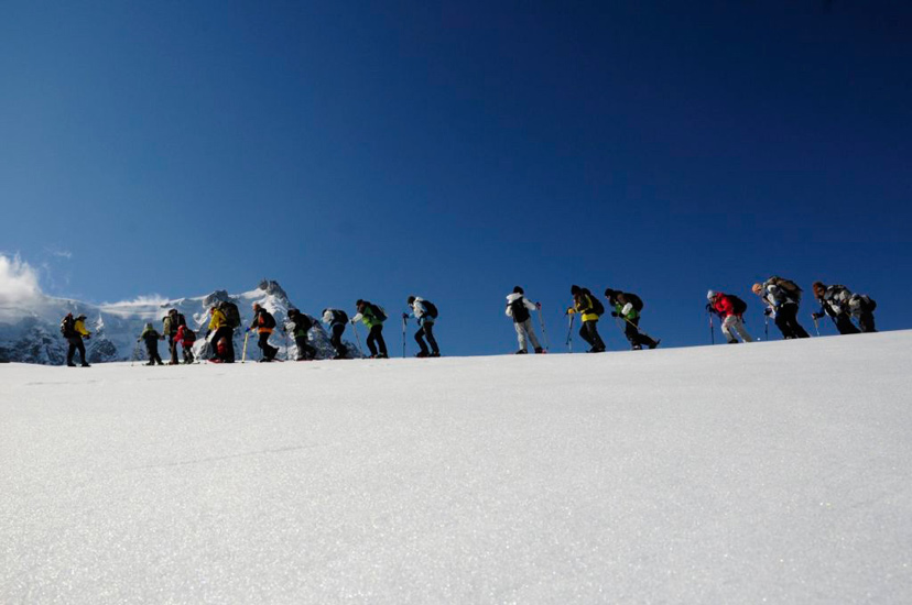 Au pied de l’Aiguille du Midi, nous parvenons au terme du 1er tronçon ! Une pause devrait s’imposer très bientôt…