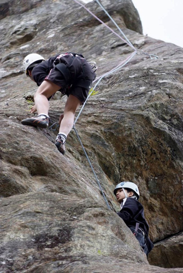 Voilà une cordée qui grimpe à 100 km/h, celle de Adam & Anh Tuan !
