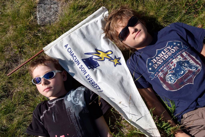 Petit repos bien mérité car il fait chaud ici ! (Jérémy et Pierre)