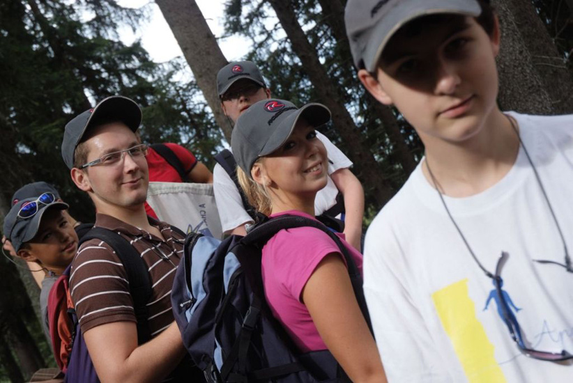 Potes de rando, tout sourire sur le sentier ! (Thomas, Camille, Vincent, Mathieu et Romain)