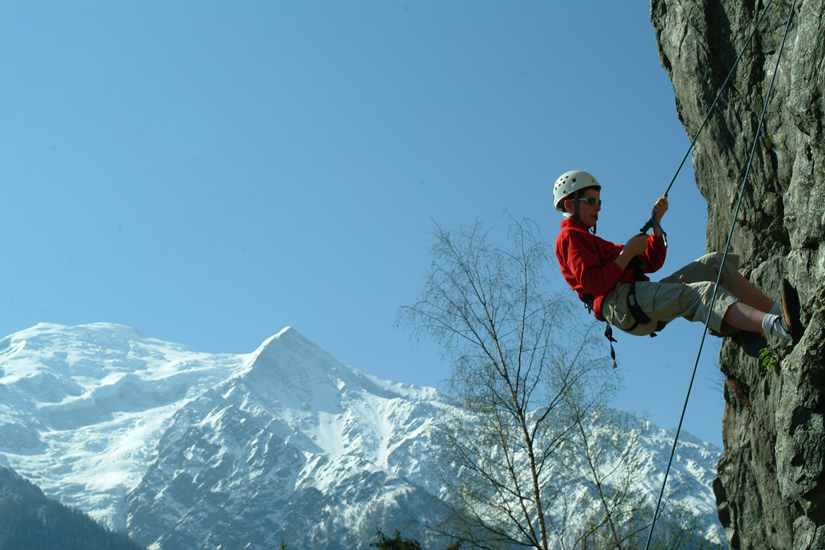 Encore un peu plus bas Théophile et tu seras assis sur le Mont Blanc !