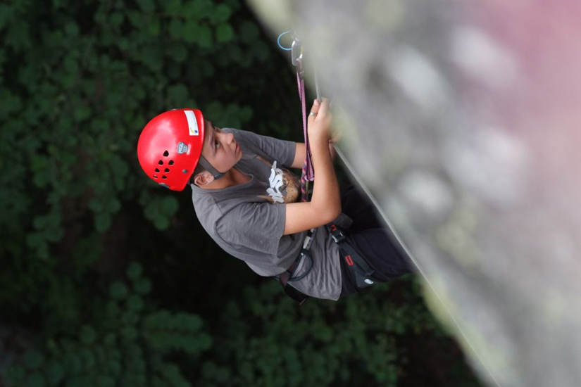 Mur, type. Liés ! Mathieu ne se soustrait pas à son challenge…