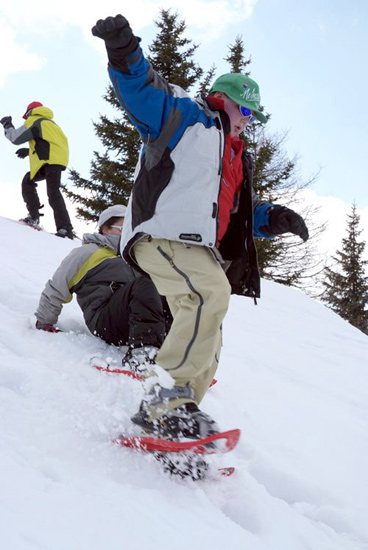 Numéro d’équilibriste pour Damien qui surfe sur la neige
