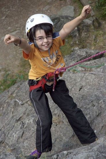 Comment c’est trop facile l’escalade, j’arrive même à grimper sans les mains !