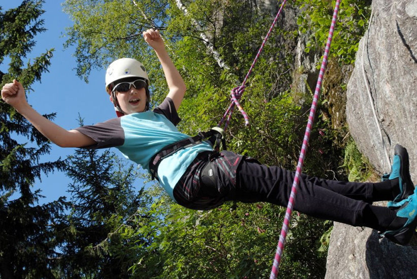 Arnaud est fier et il a de quoi : il maîtrise les parois chamoniardes à merveille !