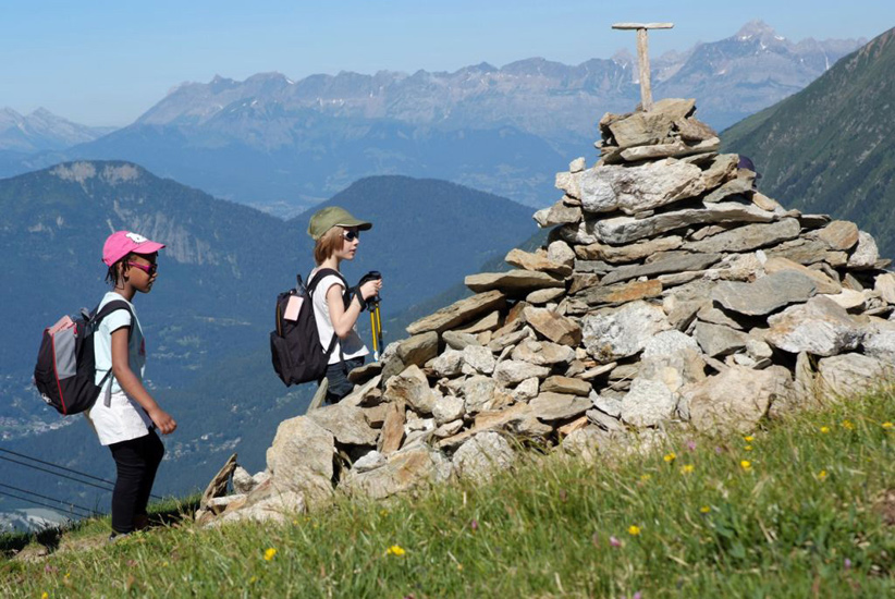 C’est quoi ça les filles, une maison à marmottes ? (Anna-Jhyn et Iris)