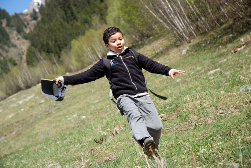 Sprint dans l’herbe.